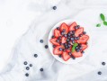 草莓香蕉十八岁可以吃吗，正常食用无需过度担心