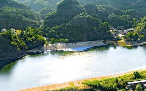 中国红石公园韶关丹霞山以奇峰峻领闻名