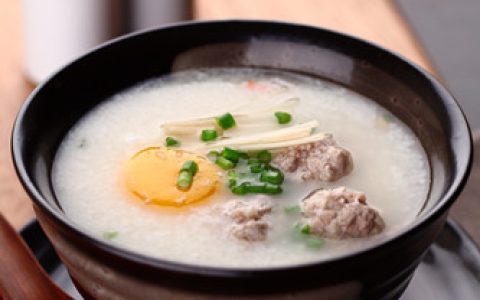 秋季食谱：猪尾骨白萝卜陈皮汤 秋日美味：猪尾骨白萝卜陈皮清汤