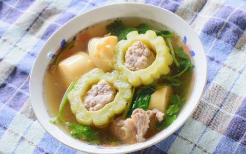 苦瓜玉米排骨汤健脾胃增食欲 增进食欲的苦瓜玉米排骨汤有益健脾胃