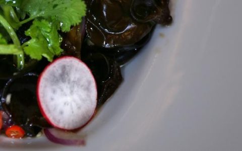 木耳煮熟了可隔夜吃吗