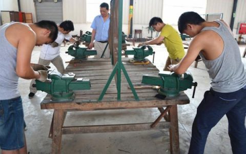 机械装配钳工是做什么的工作 高级钳工一个月多少钱