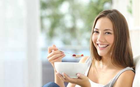 玉米胡萝卜马蹄汤清甜可口 玉米胡萝卜马蹄清香味美