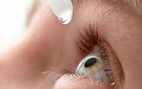 近视300度视力是4点几，度数与视力的换算参考