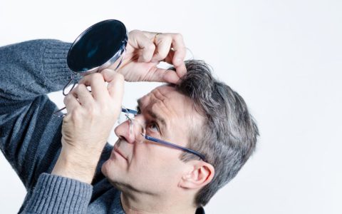 长白头发的人不易患癌？是科学还是谣言？真相来了！