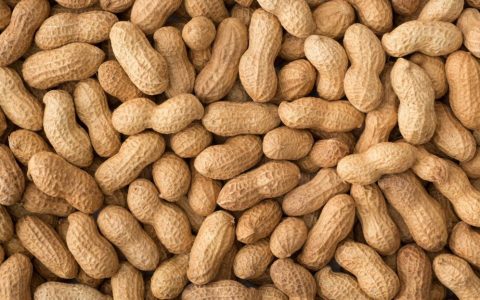 生花生和熟花生哪个更营养 这4类人最好少吃