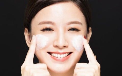 舒缓精华液功效与作用，泛红、敏敏，一瓶舒缓【舒缓精华有什么用】