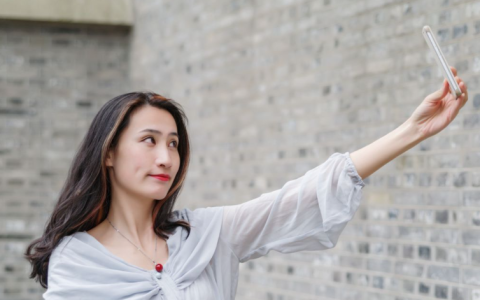 ysl蜜桃棕调色8888适合什么肤色，上妆效果怎么样？