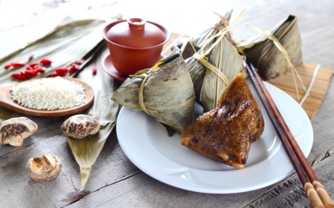 自制粽子的做法和配料是什么？低脂养生粽怎么搭配食材【怎么自己做粽子】