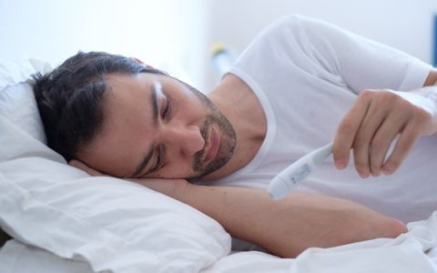 梦见老婆尿床是什么预兆？反梦居多，或是健康预警信号【梦见老婆尿床是好还是坏?】