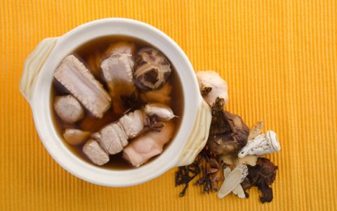排骨汤怎么炖好喝又营养？滋补养生汤品推荐！