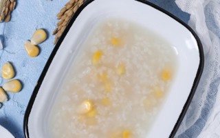 家常咸味腊八粥的做法如何？加入青菜木耳能提升膳食纤维摄入吗