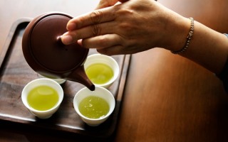 喝茶的3个好处，但这几类人喝了反而伤身