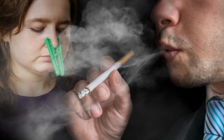 13岁女生吸二手烟腹腔长满肿瘤 医生痛心：二手烟和一手烟一样致命！