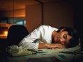晚上闭着眼大脑却不进入睡眠怎么回事，调整思绪帮助入睡